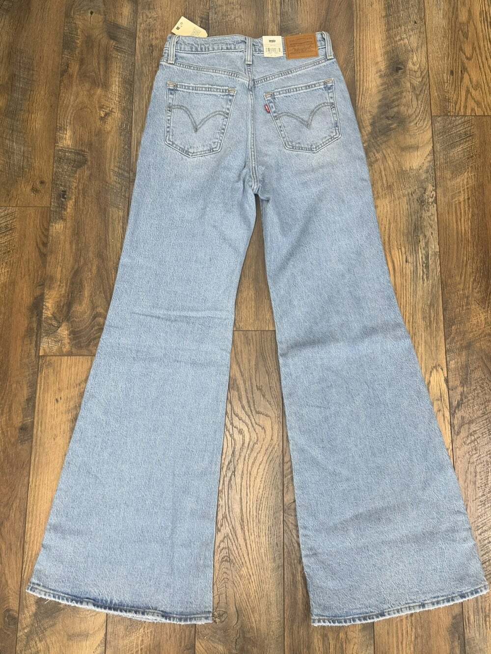 Levi’s Premium Ribcage Bell Jean, Light Wash, High Rise, 28x34, Zip Pockets, New